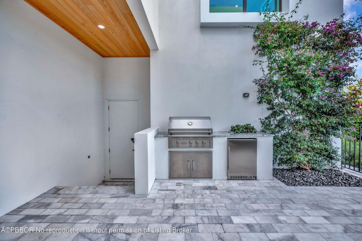 Exterior, Outdoor Kitchen