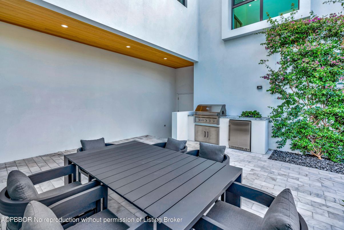 Exterior, Outdoor Kitchen