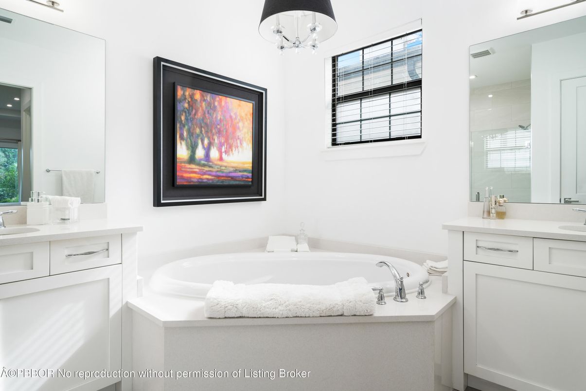 Bathroom, Dual Sink Vanities, Interior