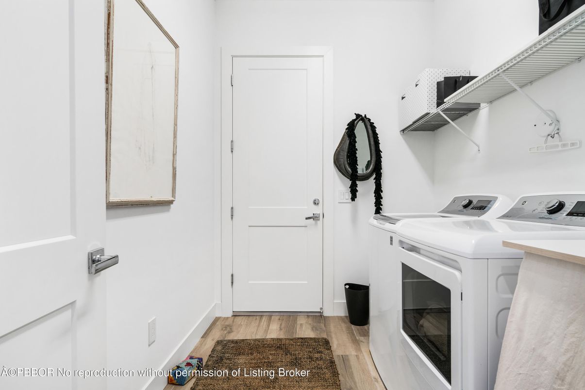Interior, Washer, Wood Texture Flooring