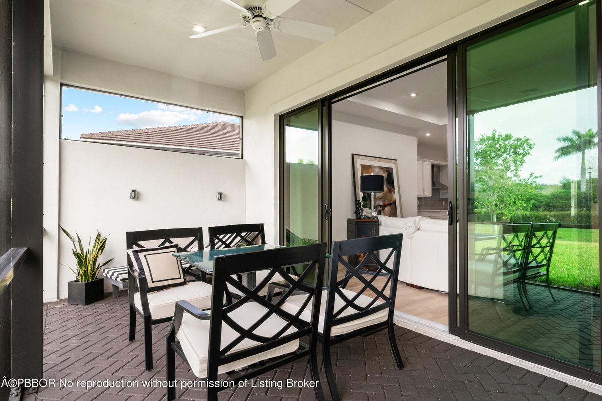 Dining room, Interior, Recessed Lighting