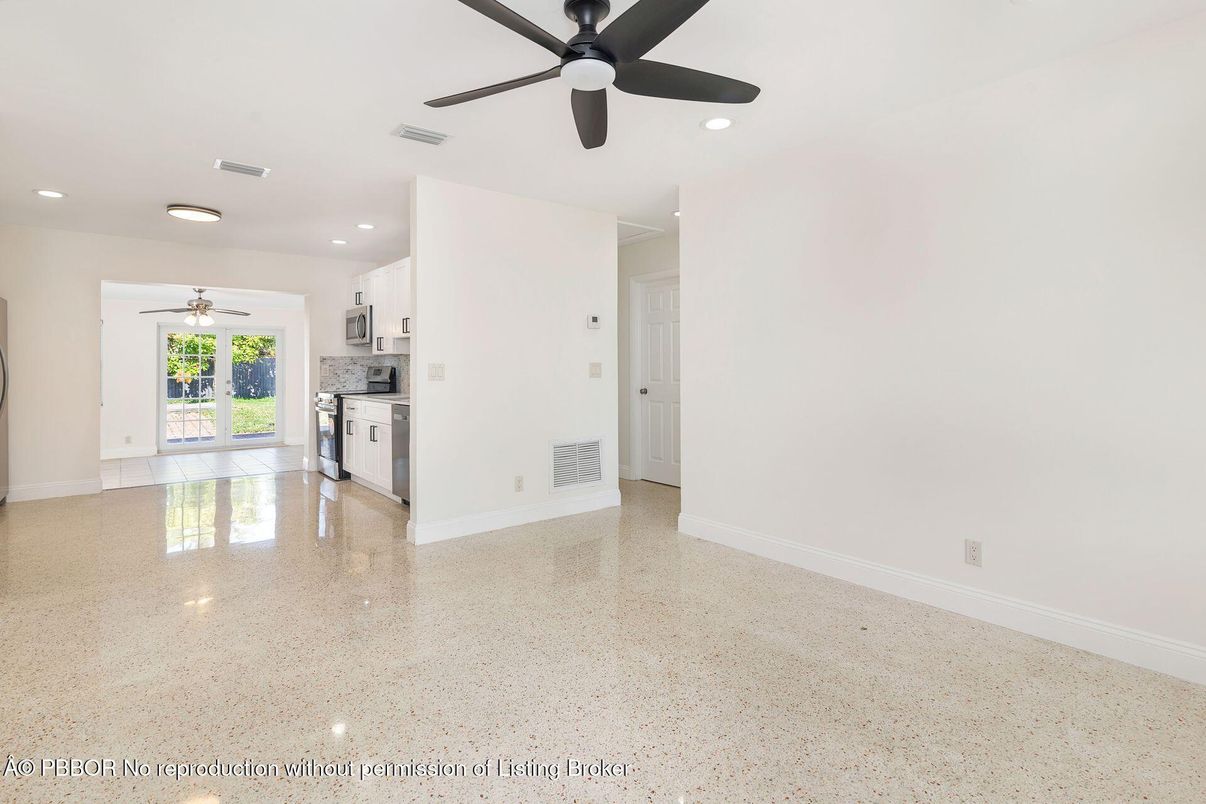 Empty room, Interior, Kitchen, Recessed Lighting