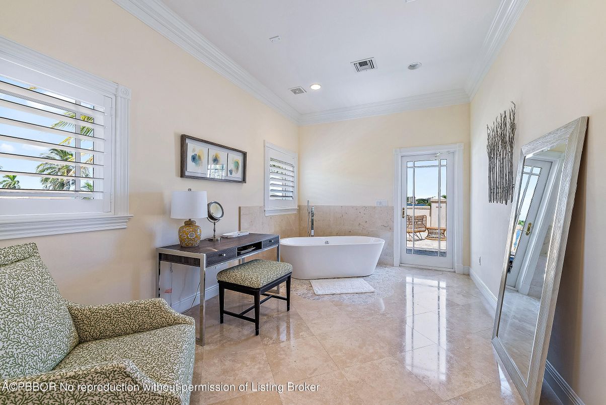 Bathroom, Free Standing Baths, Interior, Recessed Lighting