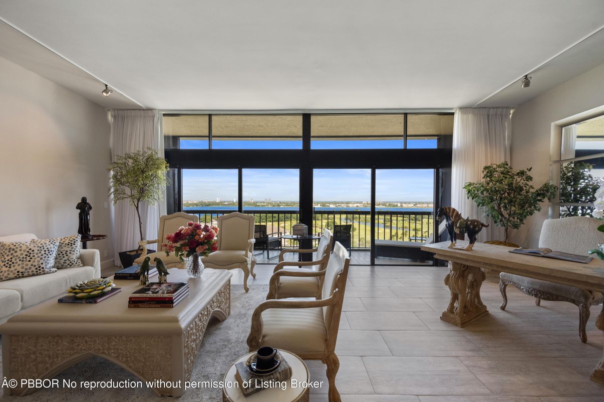 Interior, Living room, Water