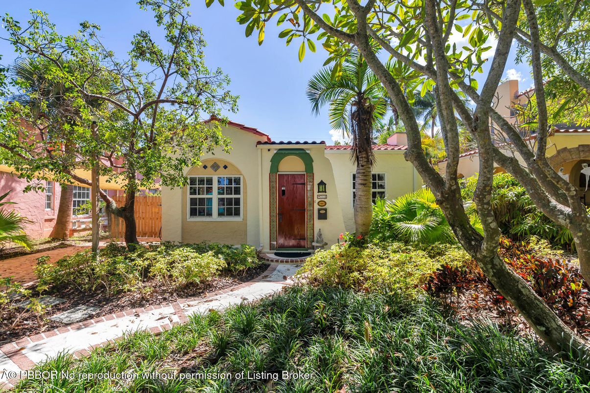 Exterior, Facade, Spanish Mediterranean