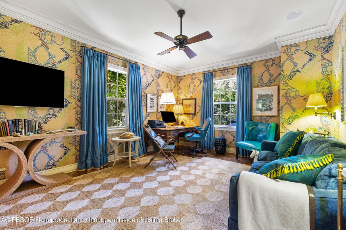 Home Office, Interior