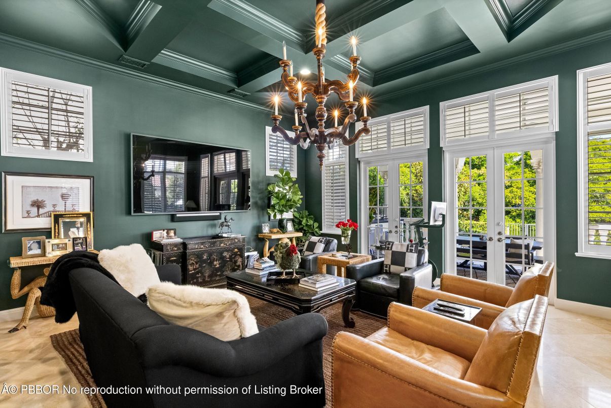 Chandelier, Interior, Living room