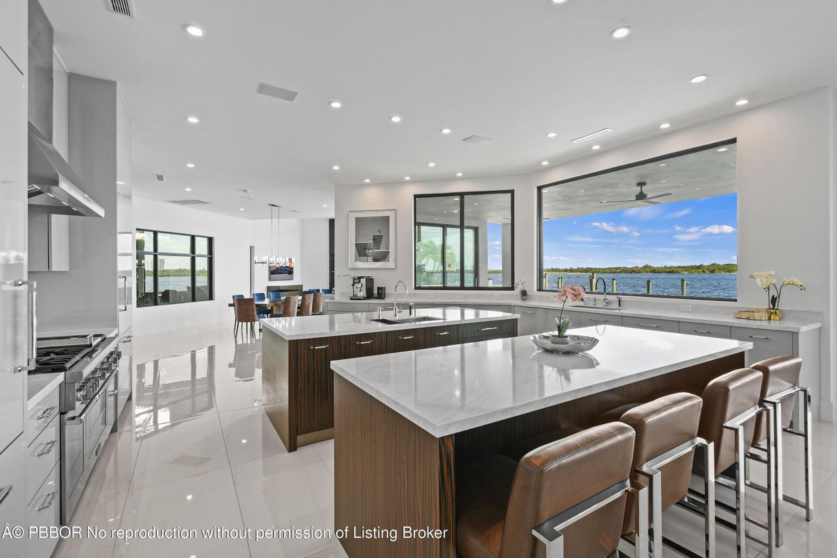 Dining room, Interior, Kitchen, Pendant Lights, Recessed Lighting, Stainless Steel Appliances, Water