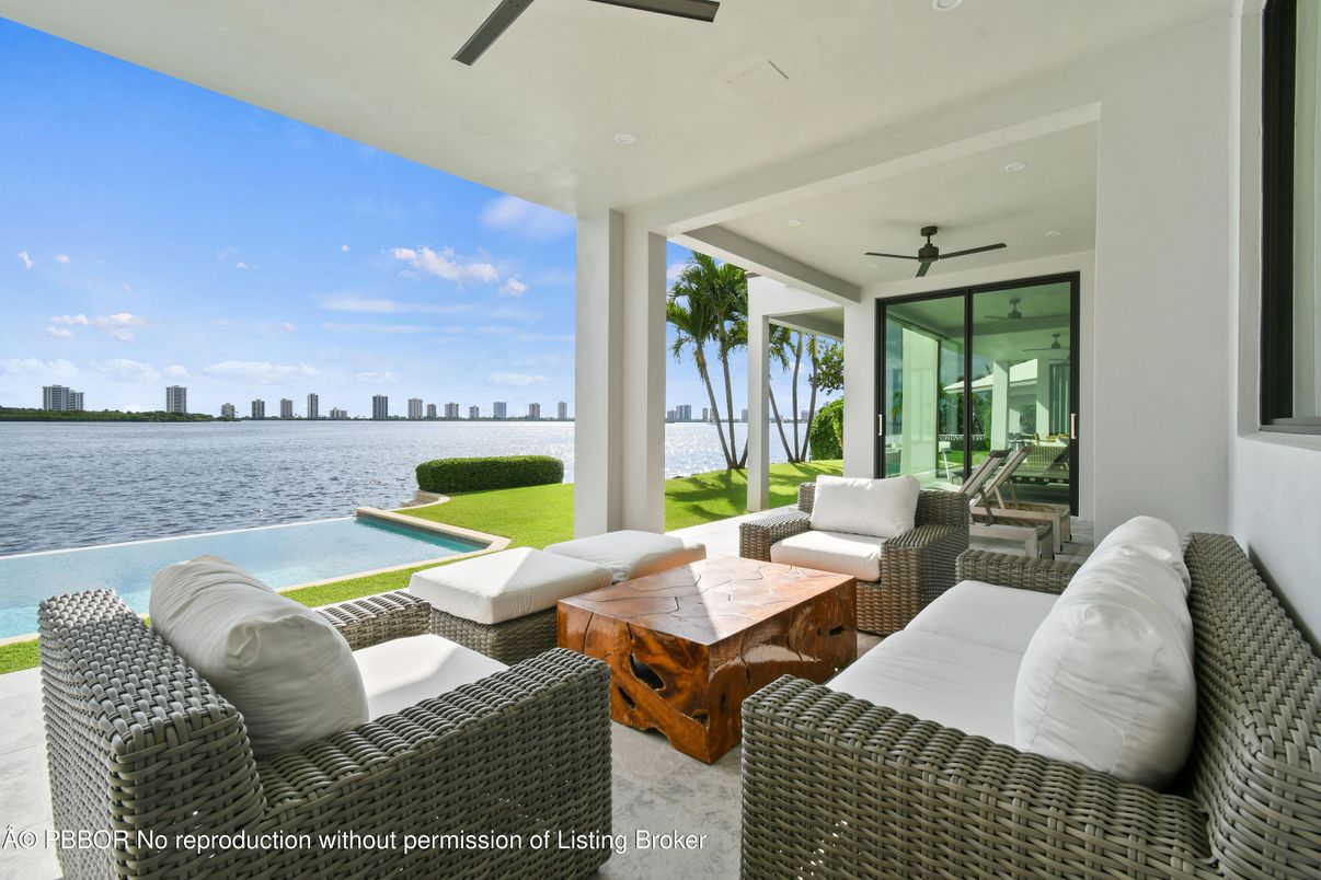 Exterior, Pool, Water