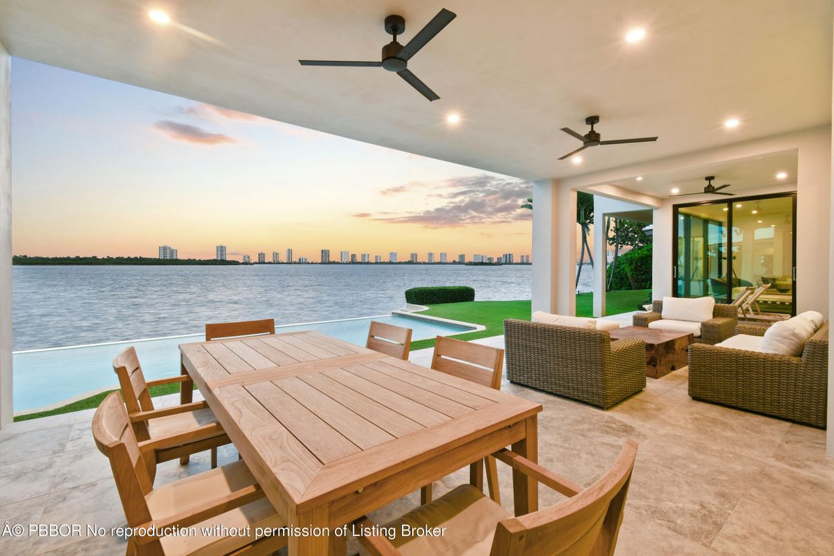 Exterior, Recessed Lighting, Water