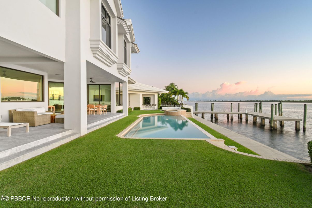 Exterior, Pool, Water