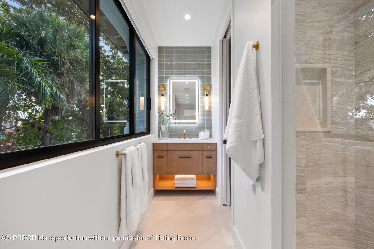 Bathroom, Interior, Recessed Lighting