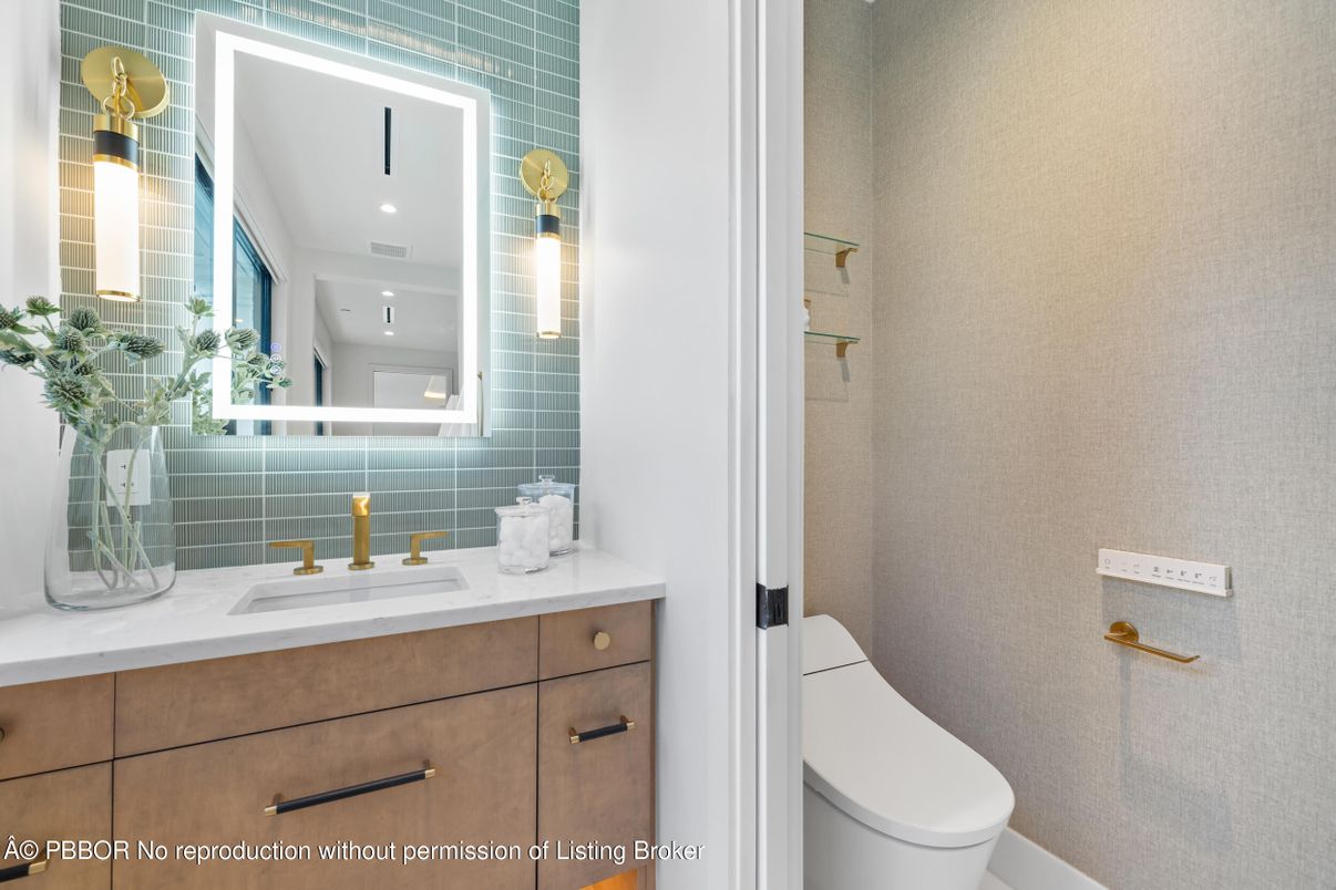 Bathroom, Interior, Recessed Lighting