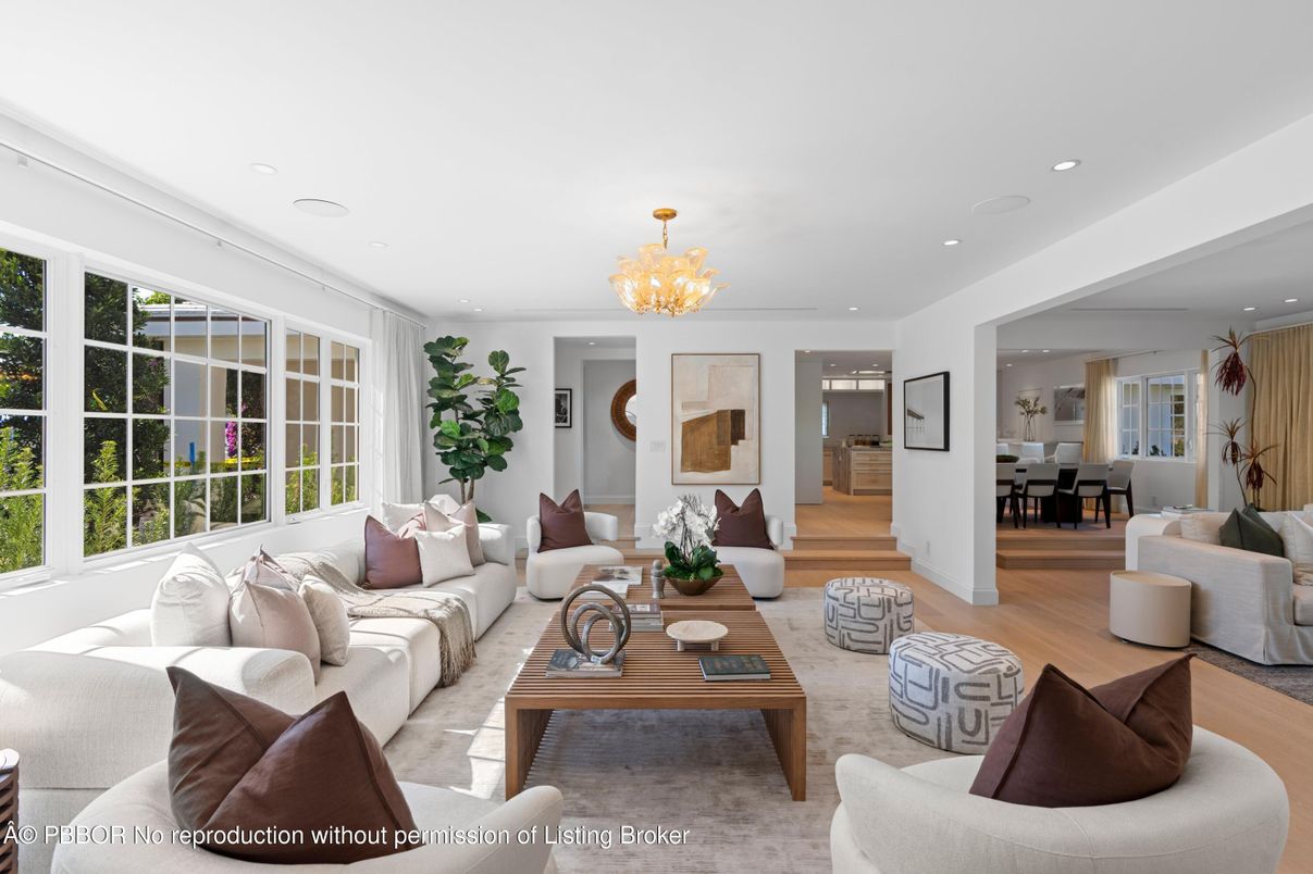 Chandelier, Dining room, Interior, Living room, Recessed Lighting, Wood Texture Flooring