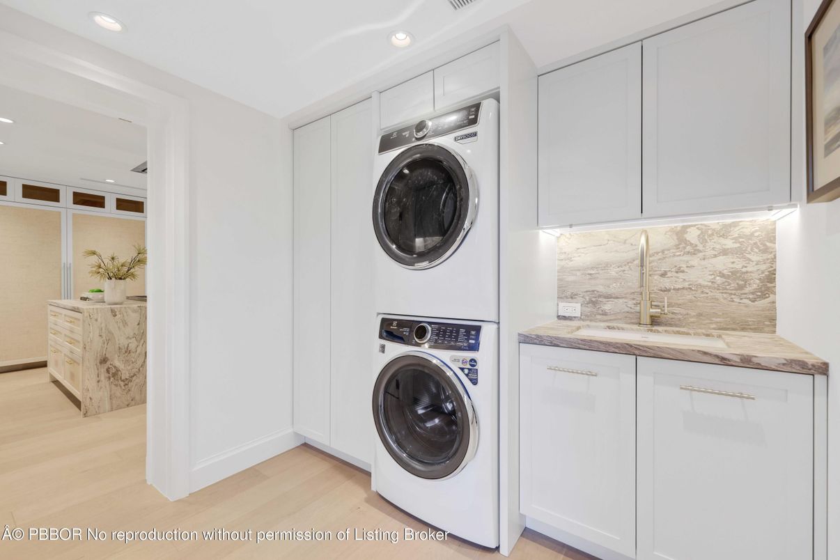 Interior, Recessed Lighting, Utility Closets, Washer, Wood Texture Flooring