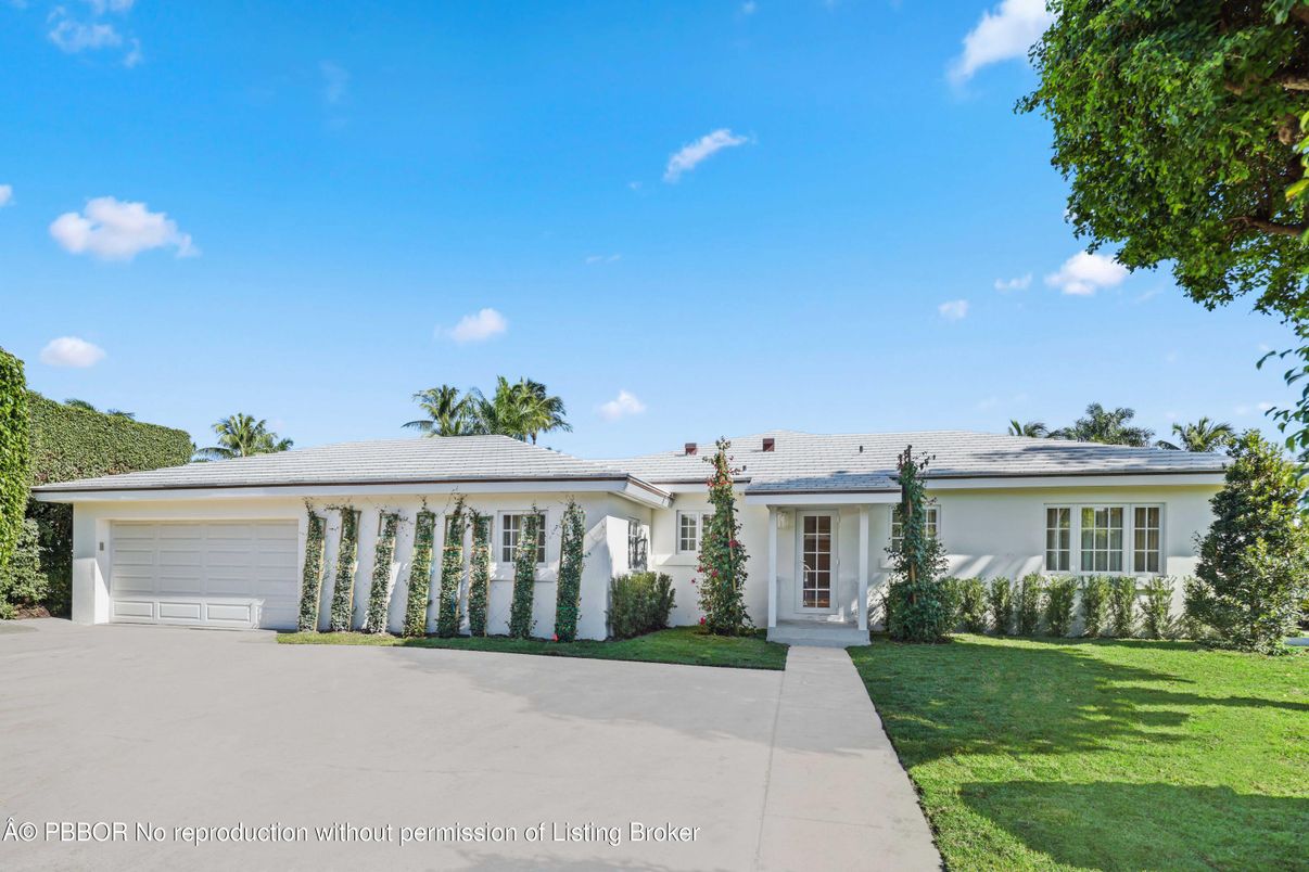 Attached, Exterior, Facade, Ranch