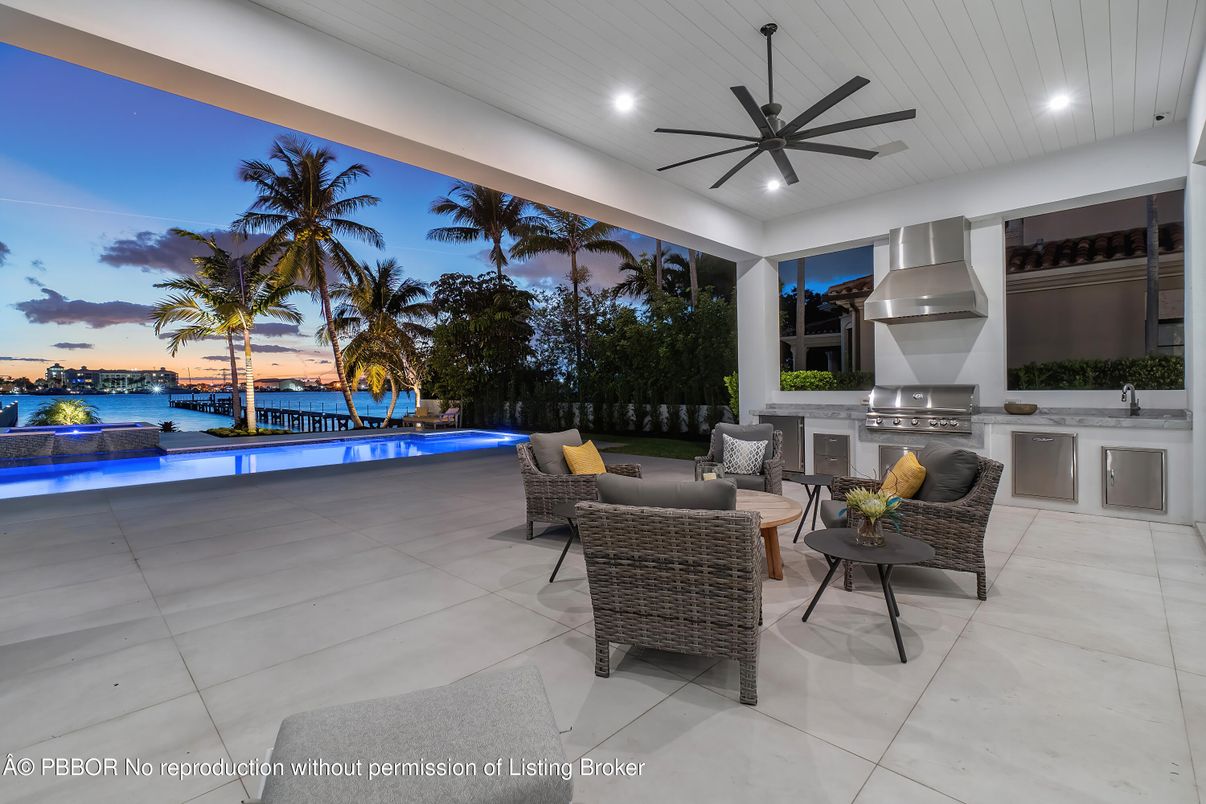 Exterior, Outdoor Kitchen, Pool, Recessed Lighting, Water