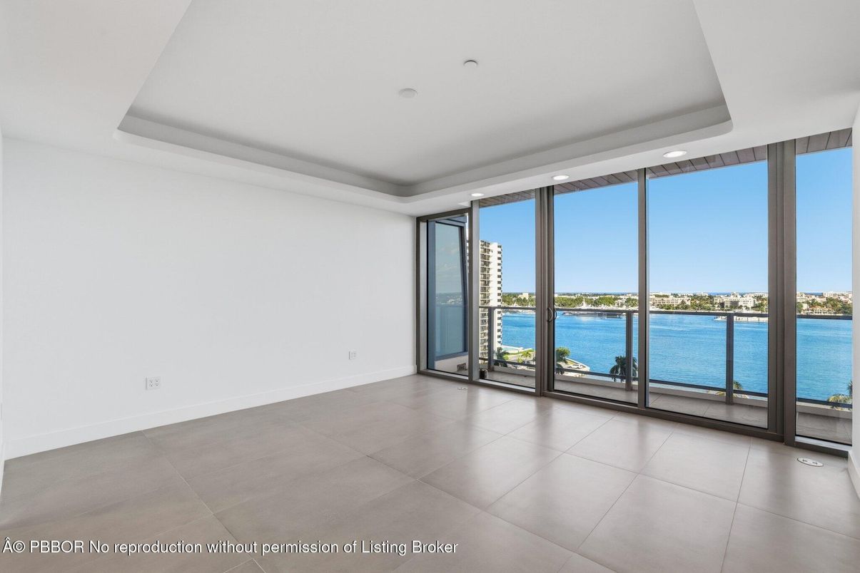 Empty room, Interior, Recessed Lighting, Water