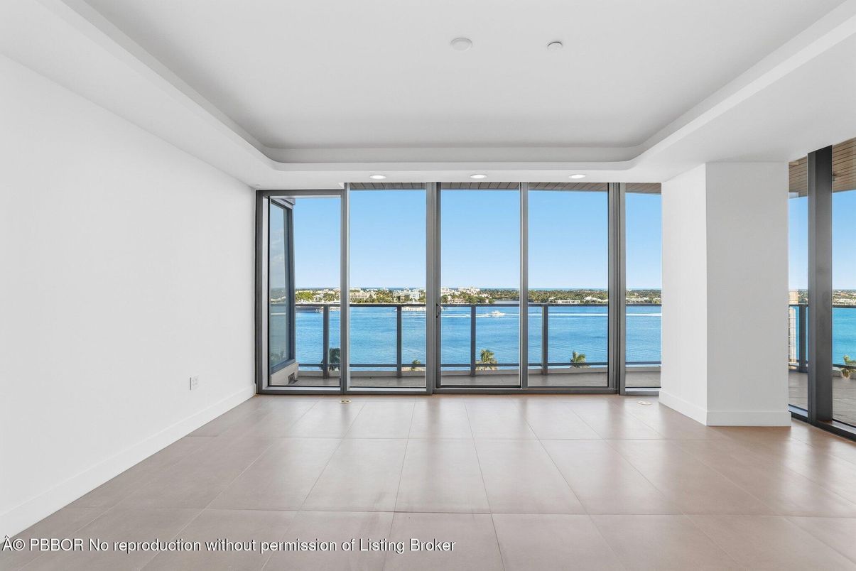 Empty room, Interior, Recessed Lighting, Water