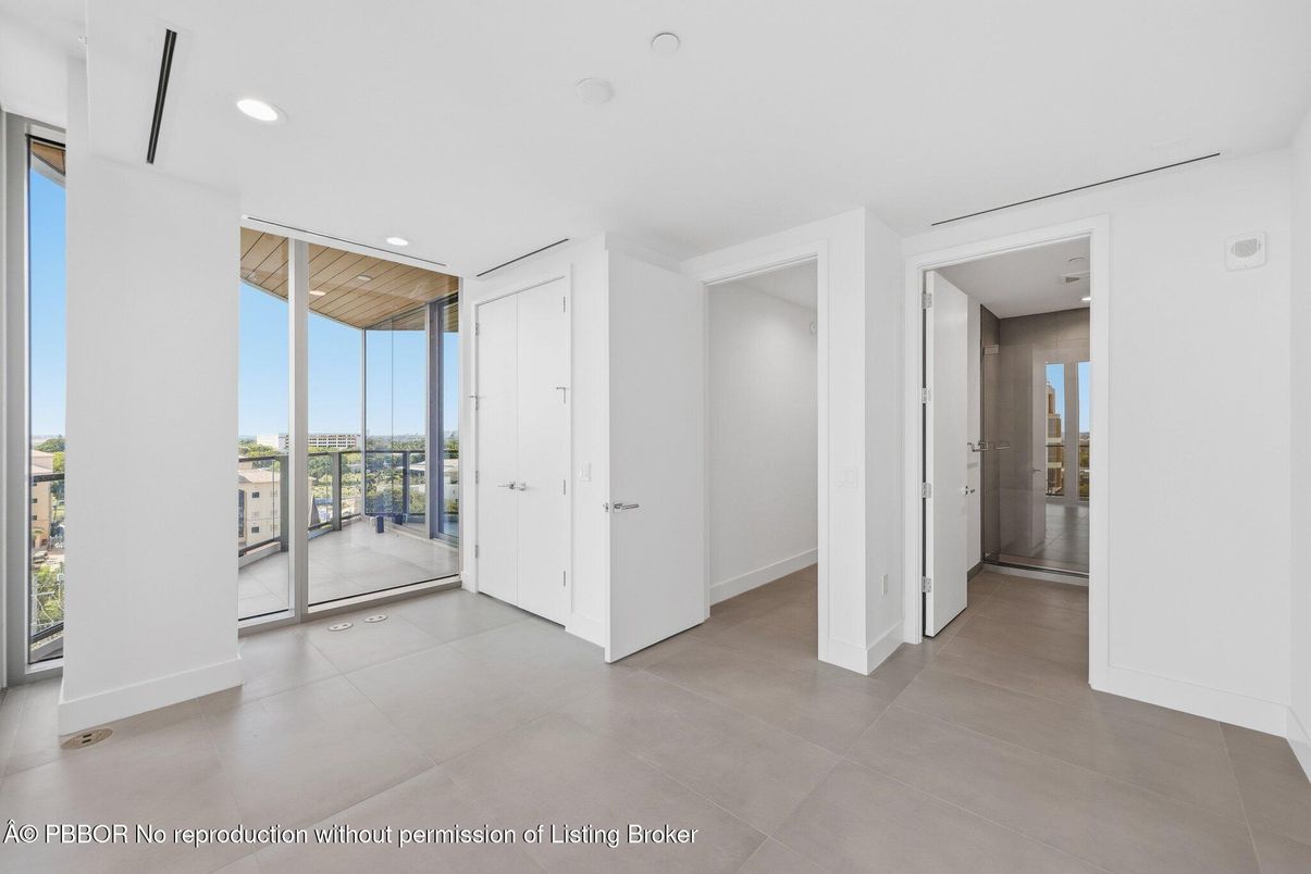 Empty room, Interior, Recessed Lighting