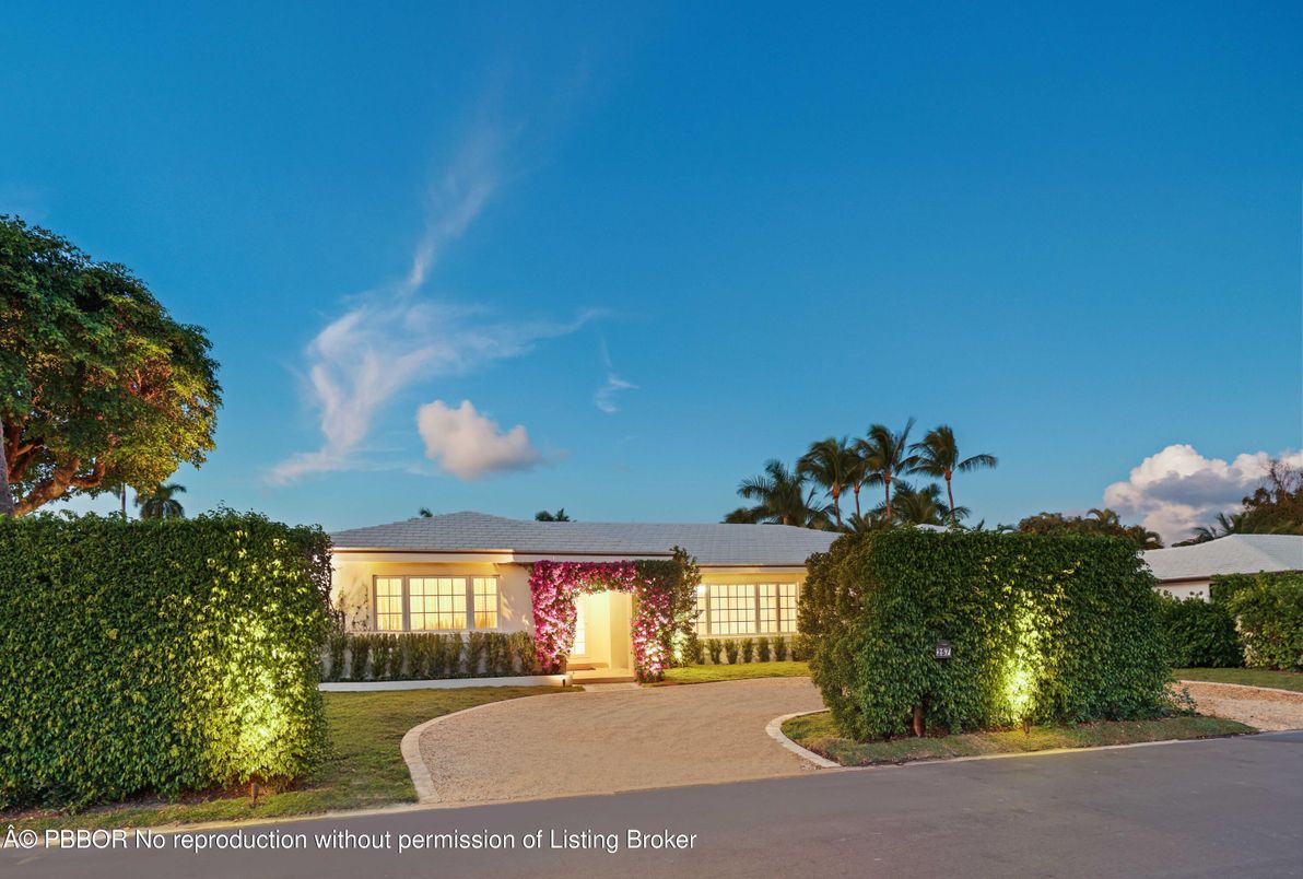 Backyard, Exterior, Facade, Ranch