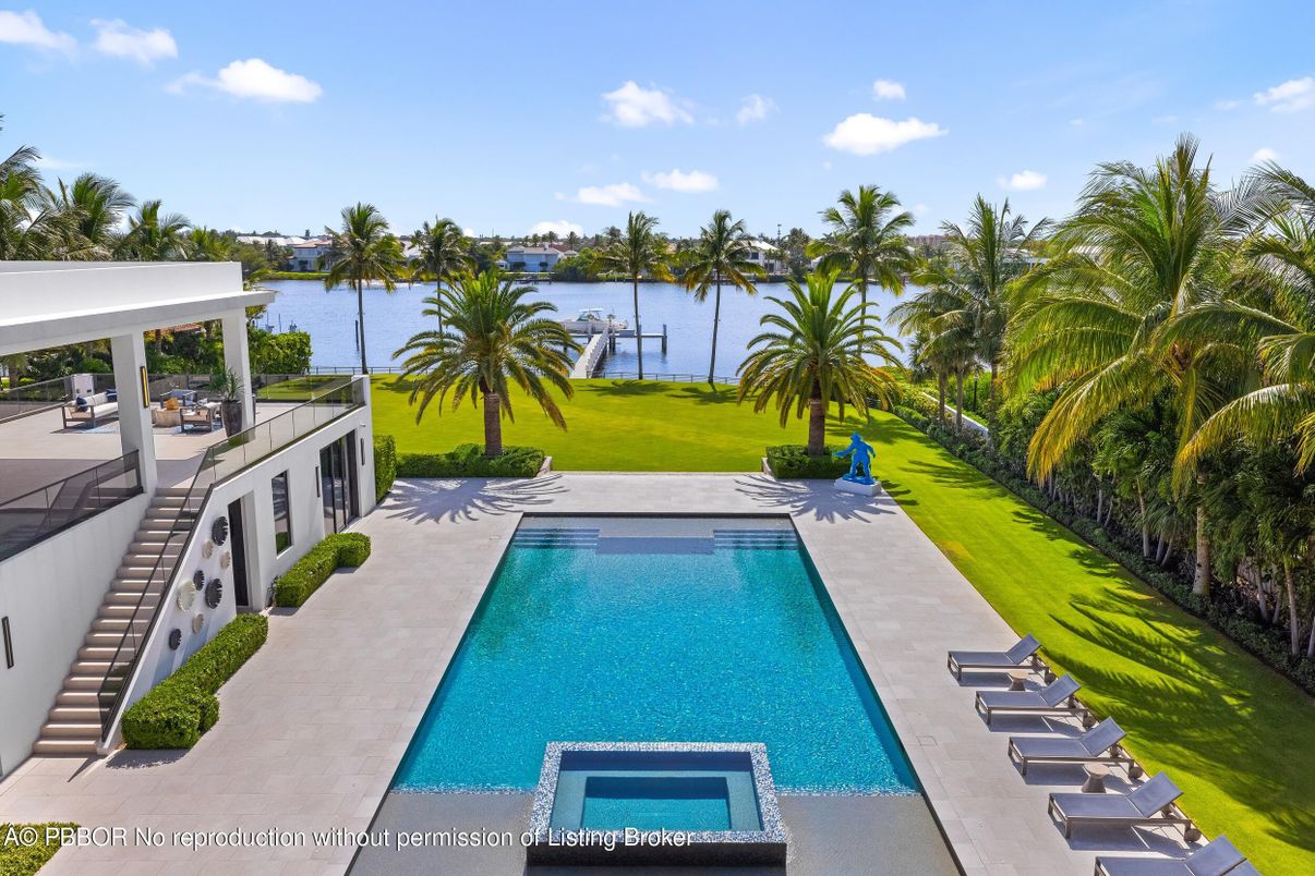 Exterior, Outdoor Kitchen, Pool, Water