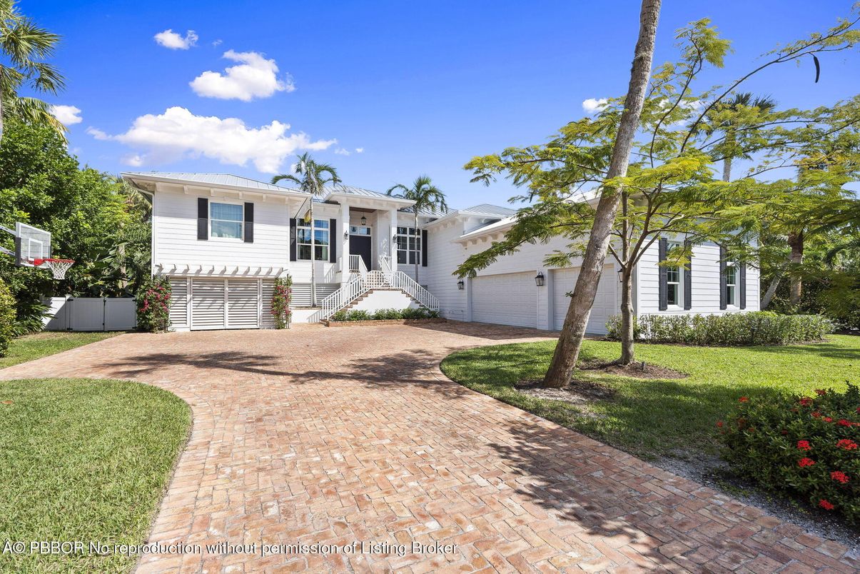 Attached, Exterior, Facade, Raised Ranch