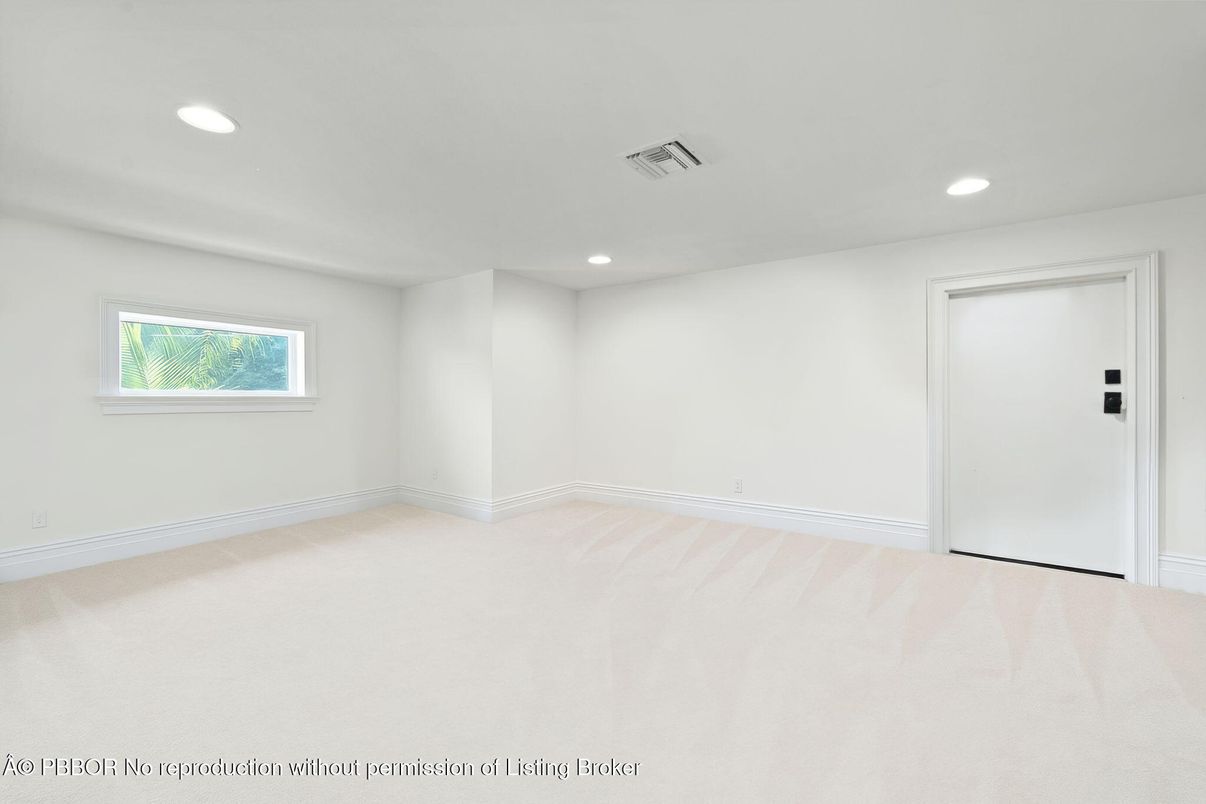 Empty room, Interior, Recessed Lighting
