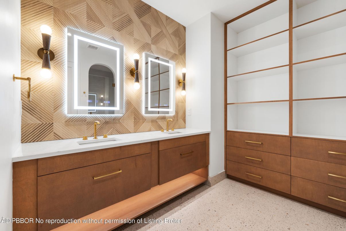 Bathroom, Dual Sink Vanities, Interior