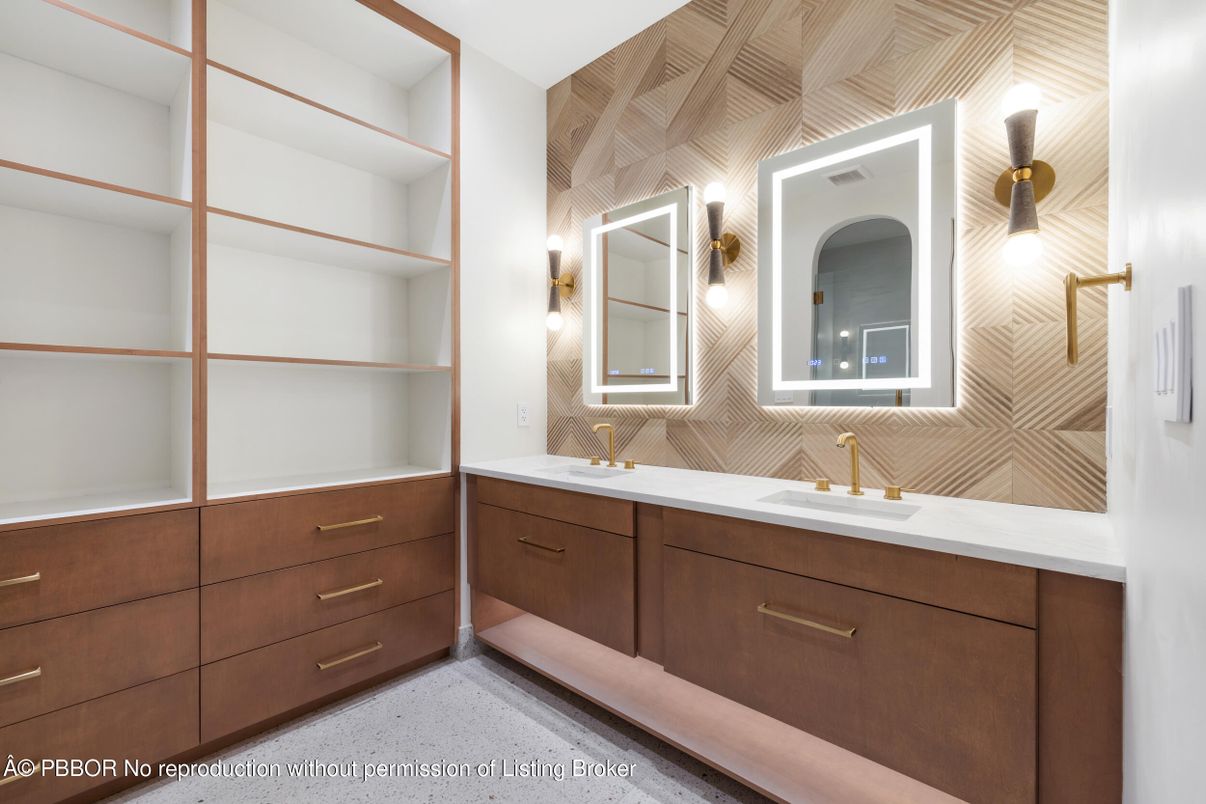 Bathroom, Dual Sink Vanities, Interior