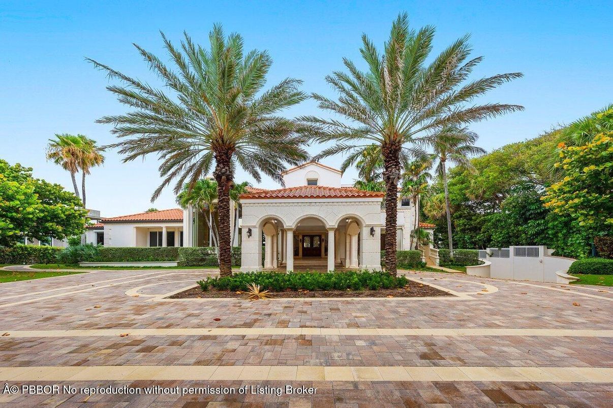 Exterior, Facade, Spanish Mediterranean