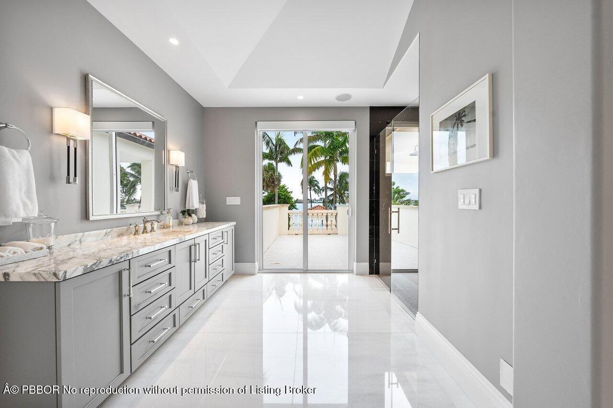 Bathroom, Dual Sink Vanities, Interior, Recessed Lighting, Water