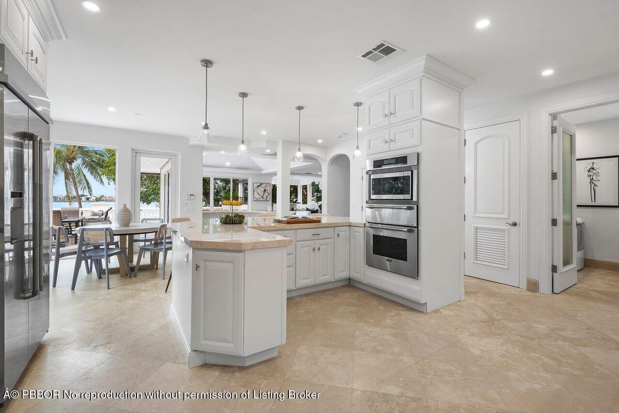 Dining room, Interior, Kitchen, Pendant Lights, Recessed Lighting, Stainless Steel Appliances