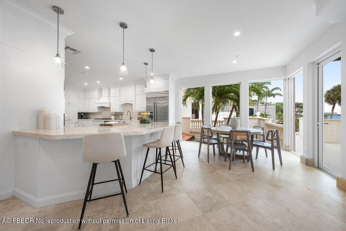Dining room, Interior, Kitchen, Pendant Lights, Recessed Lighting, Stainless Steel Appliances