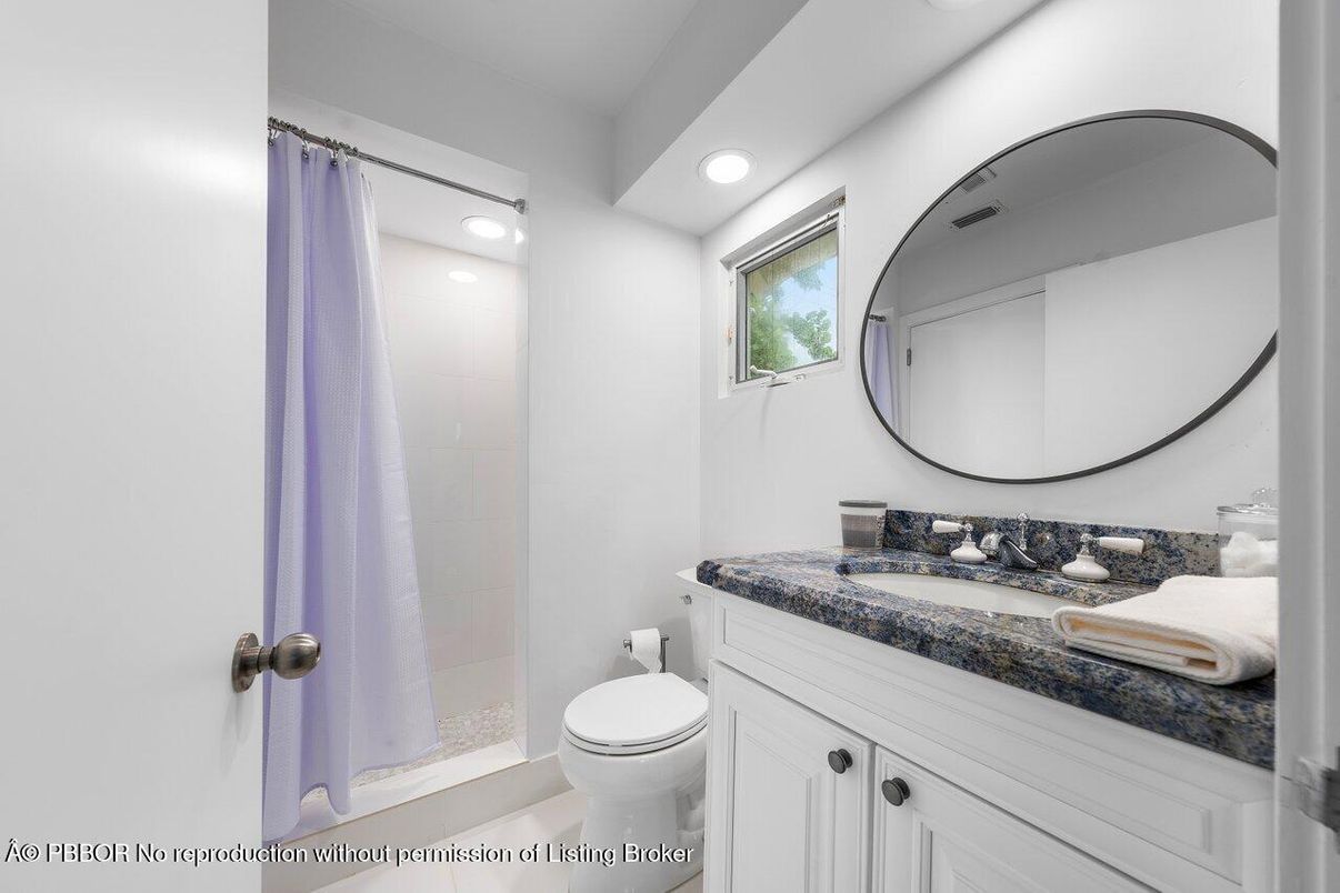 Bathroom, Interior, Recessed Lighting