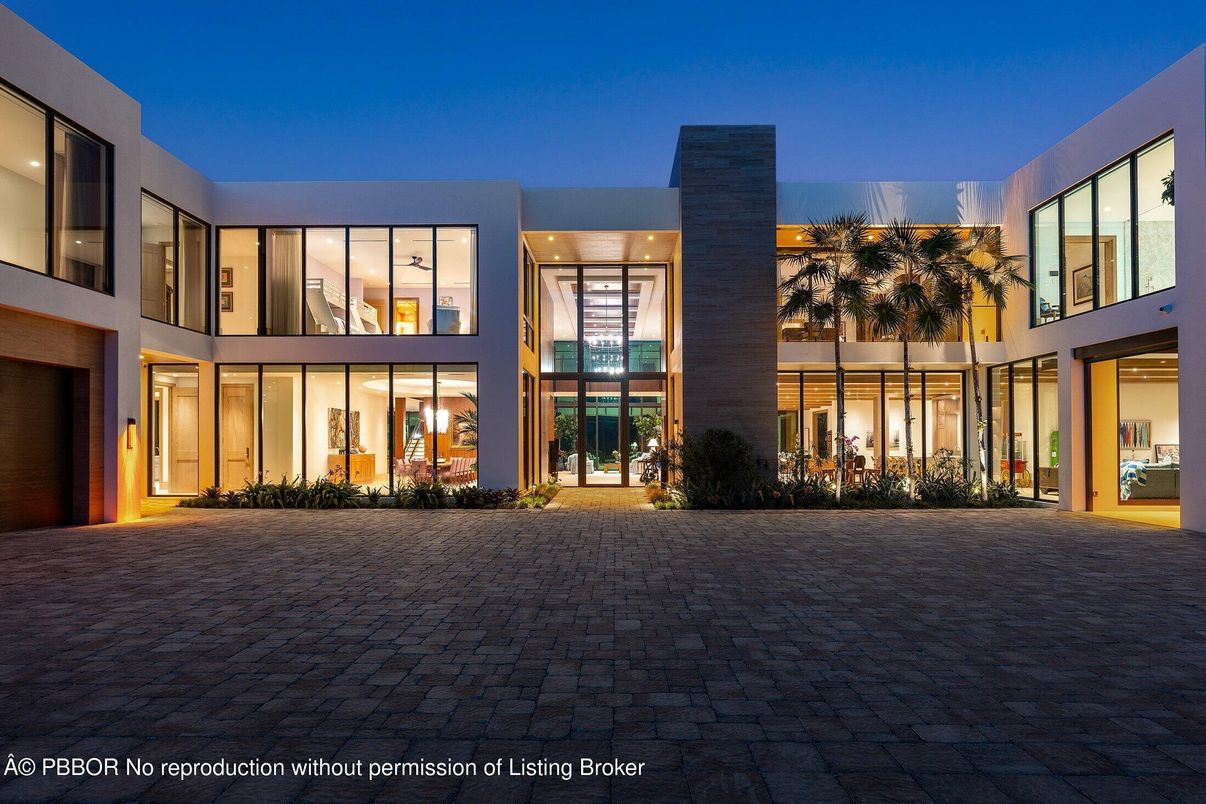 Attached, Exterior, Facade, Modern