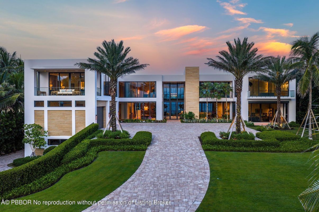 Backyard, Exterior, Facade, Modern