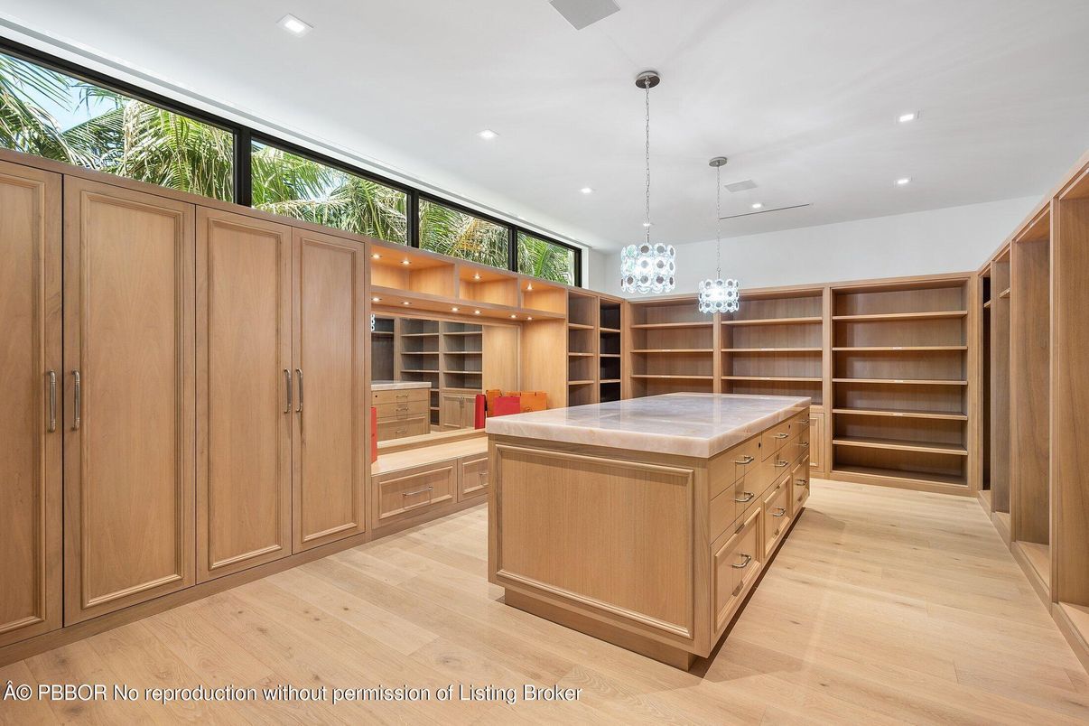 Interior, Pendant Lights, Recessed Lighting, Walk-in Closets, Wood Texture Flooring
