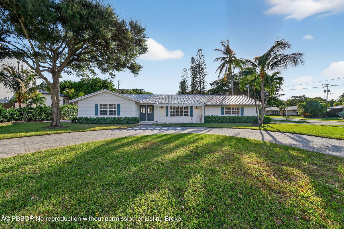 Backyard, Exterior, Facade, Ranch