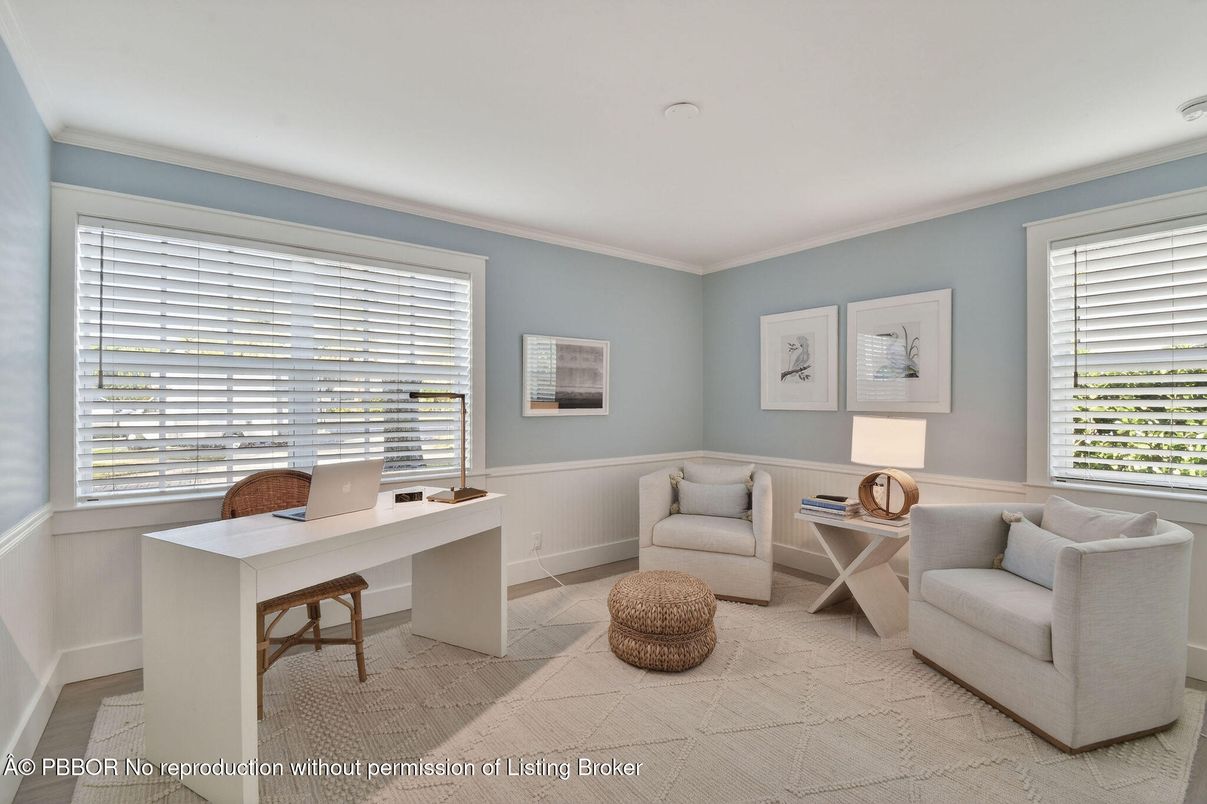 Home Office, Interior