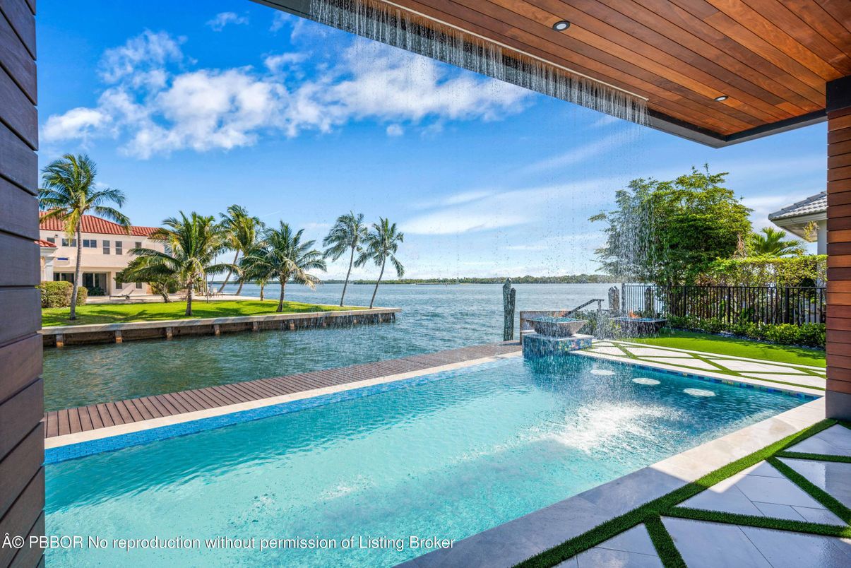 Exterior, Pool, Water