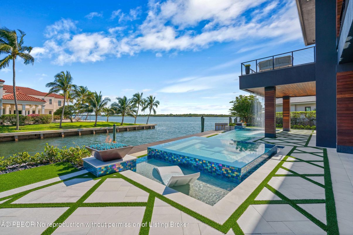 Exterior, Pool, Water