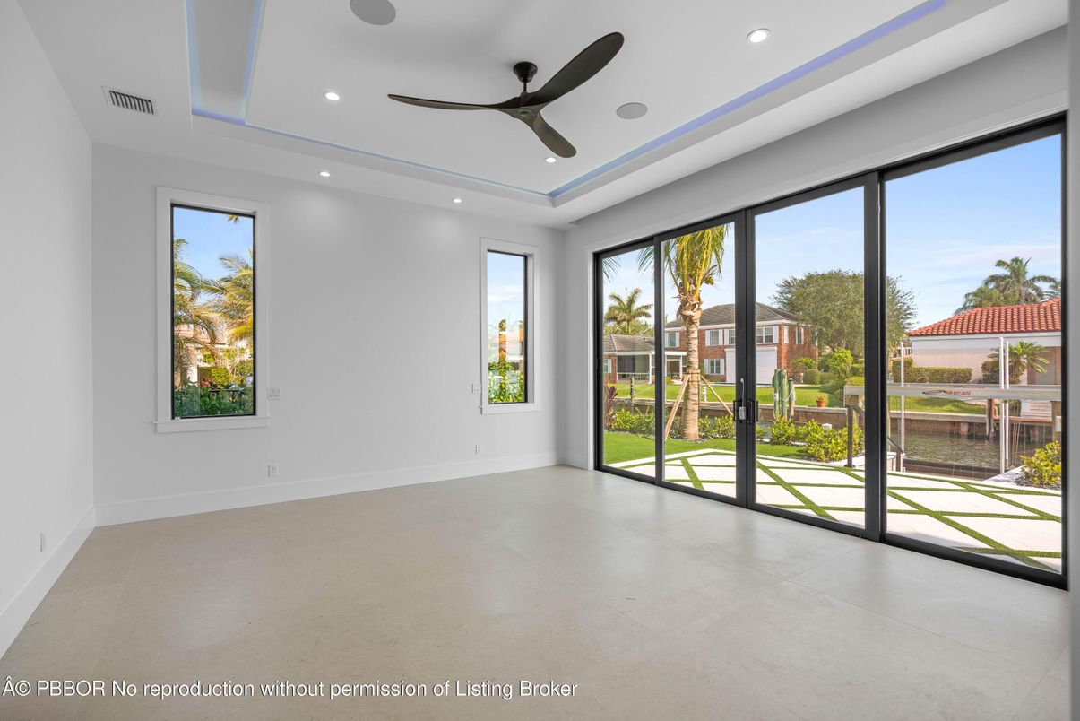 Empty room, Interior, Recessed Lighting