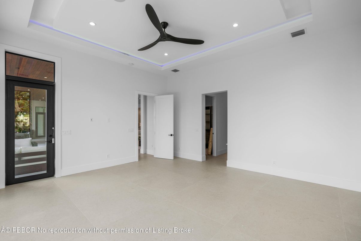 Empty room, Interior, Recessed Lighting
