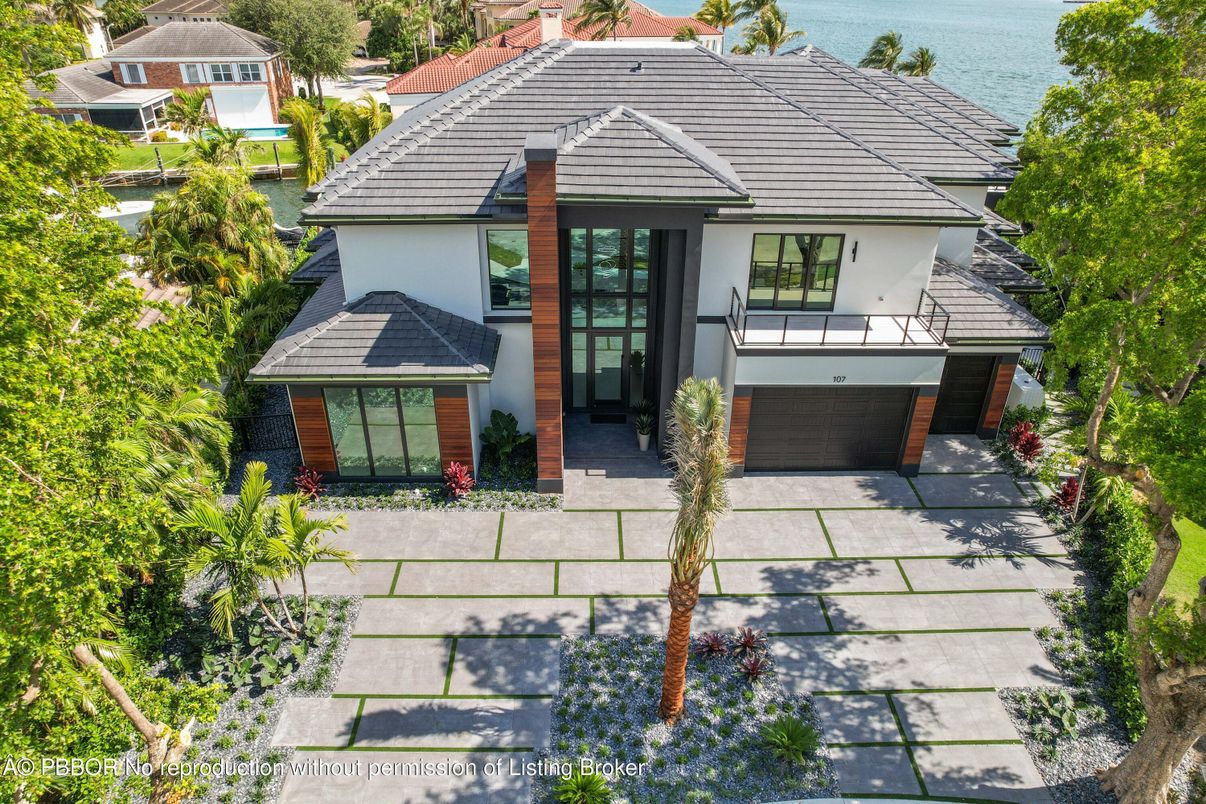 Attached, Exterior, Facade, Spanish Mediterranean