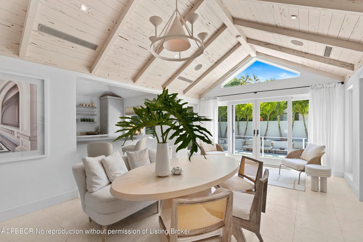 Dining room, Interior, Pendant Lights, Recessed Lighting, Wooden Beams, Wooden Ceilings