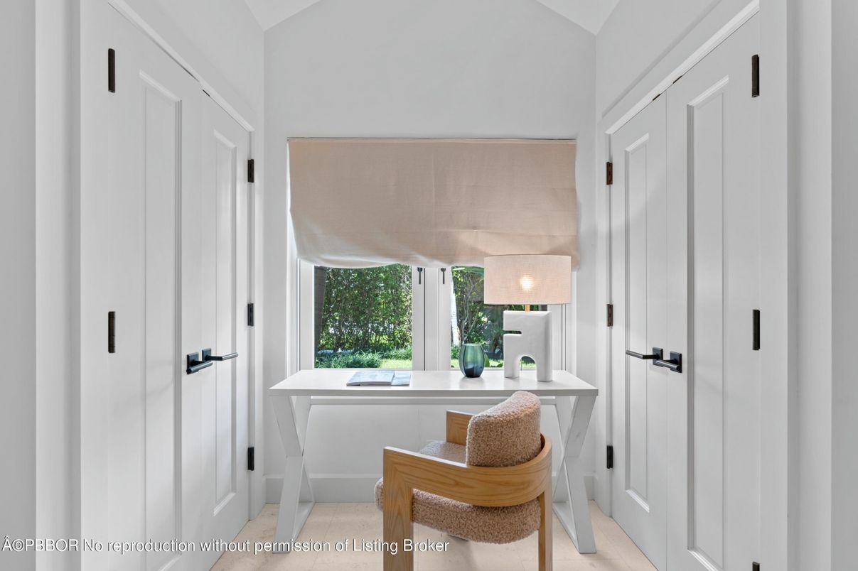 Home Office, Interior