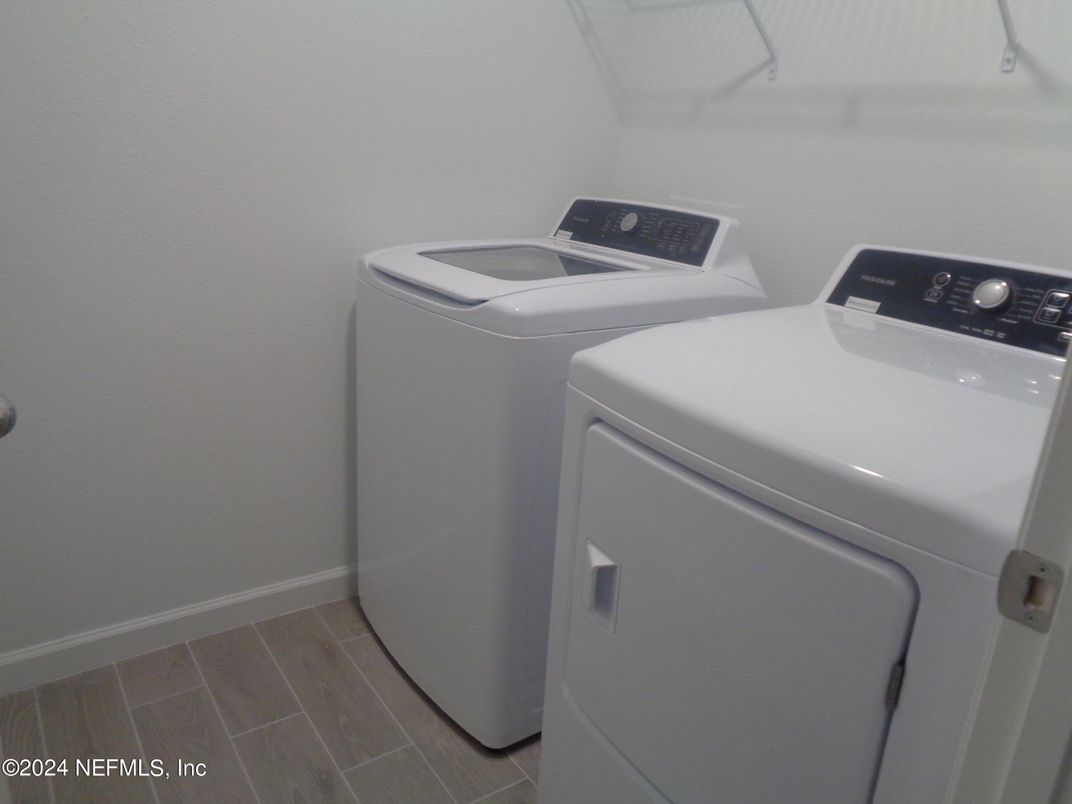 Interior, Washer, Wood Texture Flooring