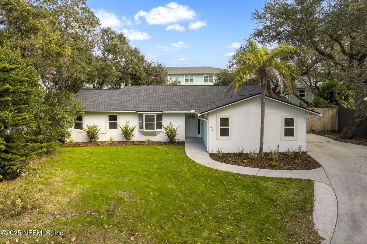 Backyard, Exterior, Facade, Ranch