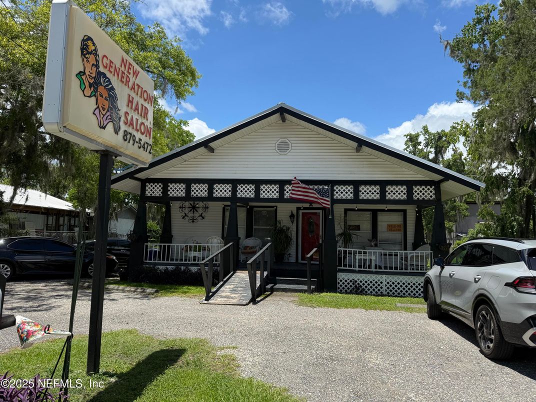 Exterior, Facade, None